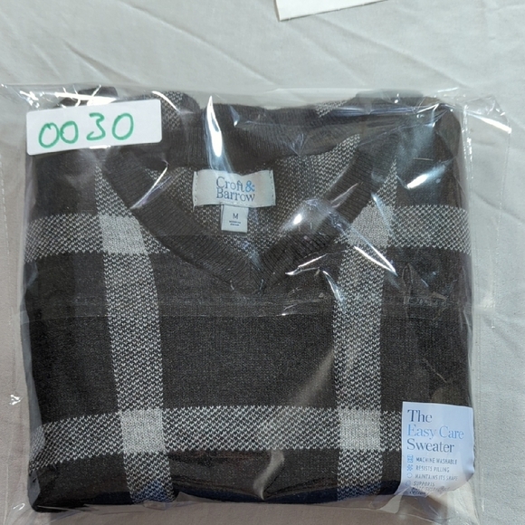 Croft & Barrow Gray V-Neck Sweater - Picture 12 of 12